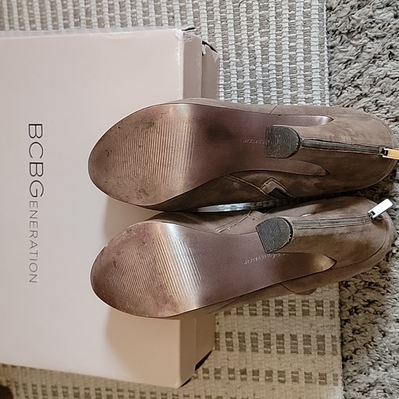 BCBGeneration Joesana Dark Spice Suede Zipper Bootie Sz 8 w/ box - Picture 4 of 11
